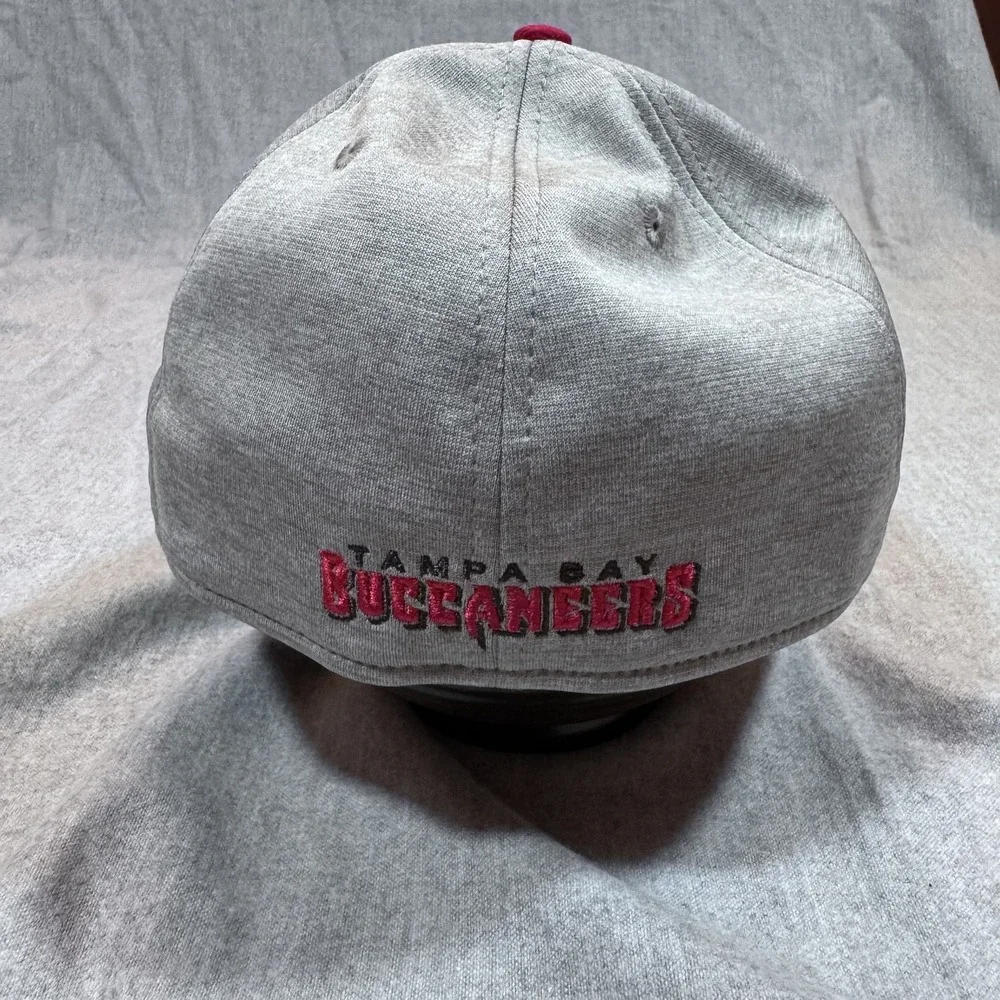 Tampa Bay Buccaneers Hat Cap‎ Fitted Mens Large/XL Gray Red NFL Football New Era